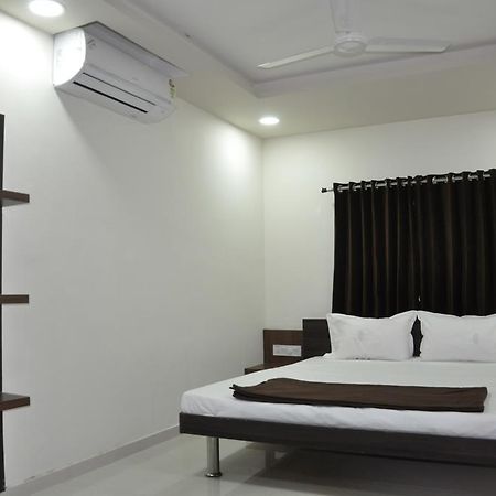 Shivdhara Hotel & Residence Раджкот Экстерьер фото